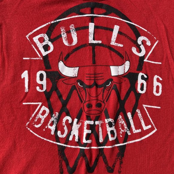 Chicago Bulls Basketball Woman's red and gray retro sports sweater size M - Picture 3 of 7